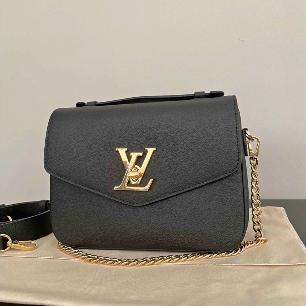Selling authentic LV bag, model name is Oxford Lockme